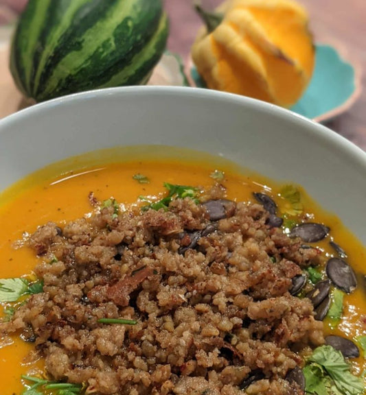 Die Halloween-Suppe – Kürbis mit Hack-Allerlei-Croutons