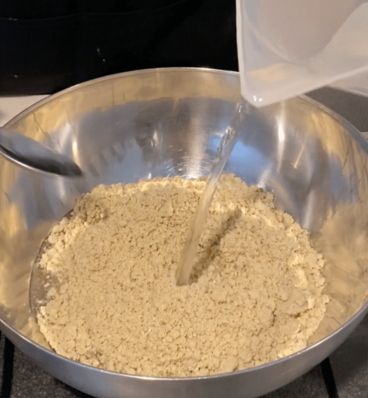 Optimale Konsistenz des vegetarischen möhrengrün Hack-Allerlei für besten Genuss