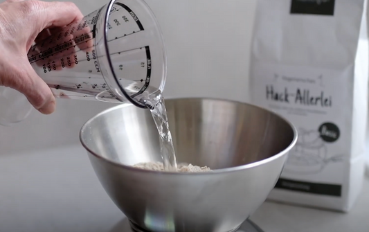 Zubereitung des vegetarischen möhrengrün Hack-Allerlei Basic – filmische Schritt für Schritt Anleitung