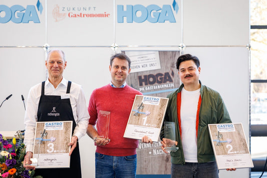Die drei Preisträger des Gastro Innovation Award 2025, möhrengrün ganz links