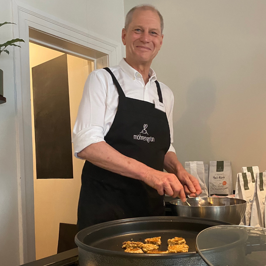 Der Gründer + sein möhrengrün vegetarisches Hack-Allerlei nun auf dem Viktualienmarkt München